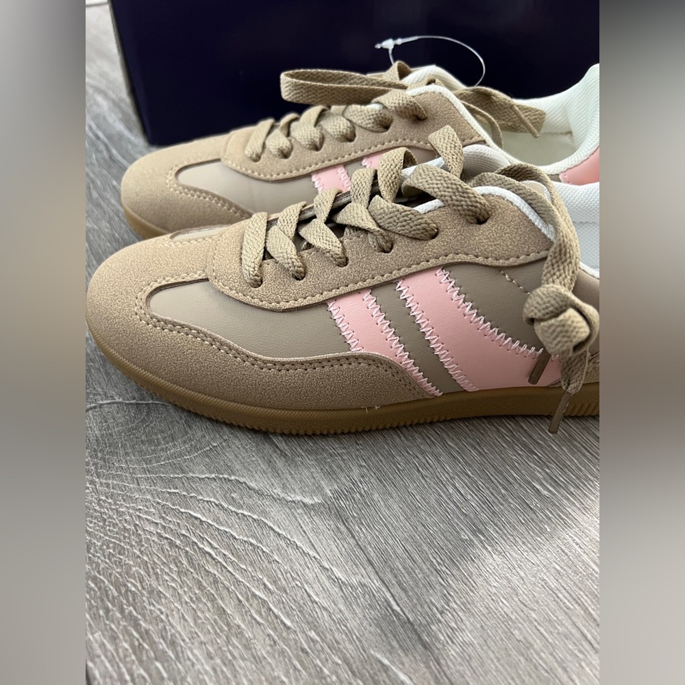 Madden Girl Women’s Kory Sneakers Size 6 Brand New - Picture 3 of 5